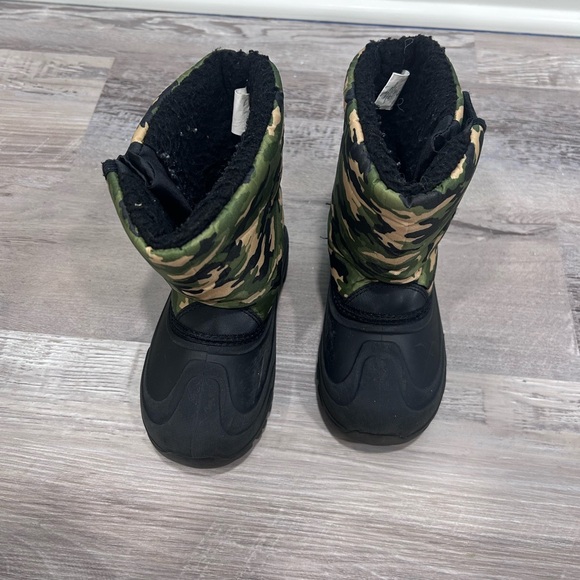 Kids Camouflage Winter Boots Size 10 - Picture 1 of 9